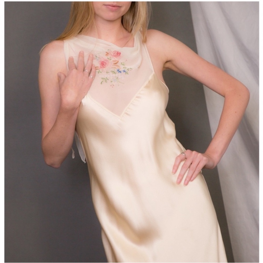 Vintage Elegant Cream Floral Embroidered Nightgown 100% silk